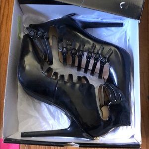 Black strapped heels size 7.5 women